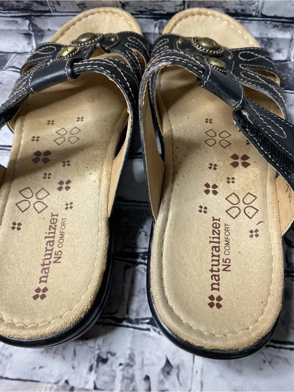 Naturalizer Journie N5 Comfort Sandal Womens Size 9M Black Brass Gromets Detail